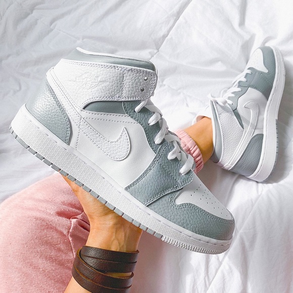 Nike custom light grey air jordan 1 mid sneakers - Picture 4 of 4